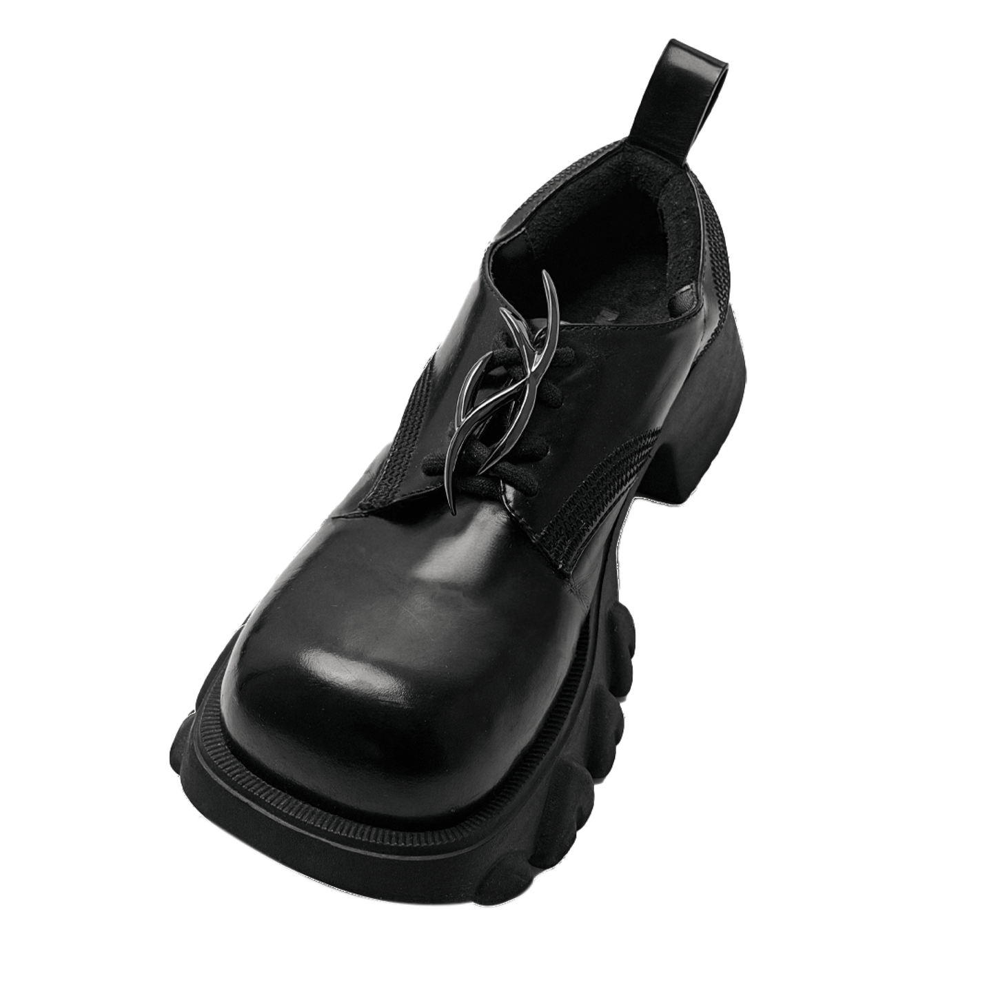 The XTENDED iDENTiTY "Cyber Spines" Shoelry from the Cyber Dream series. A single-piece ornament featuring a fluid, abstract metallic design where four sharp points intersect in a symmetrical 'X' or nucleus shape. Available finishes include Shadow Black, Liquid Silver, and Molten Gold, displayed together.