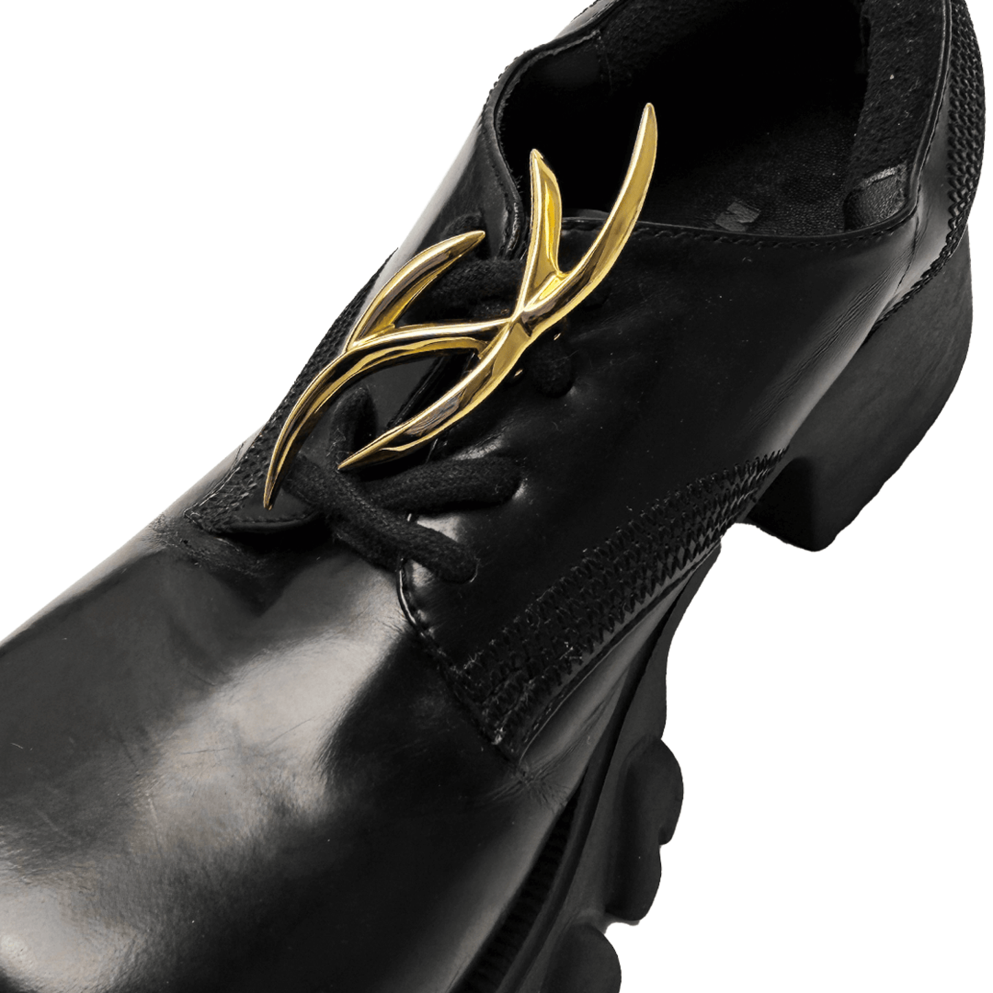 The XTENDED iDENTiTY "Cyber Spines" Shoelry from the Cyber Dream series. A single-piece ornament featuring a fluid, abstract metallic design where four sharp points intersect in a symmetrical 'X' or nucleus shape. Available finishes include Shadow Black, Liquid Silver, and Molten Gold, displayed together.