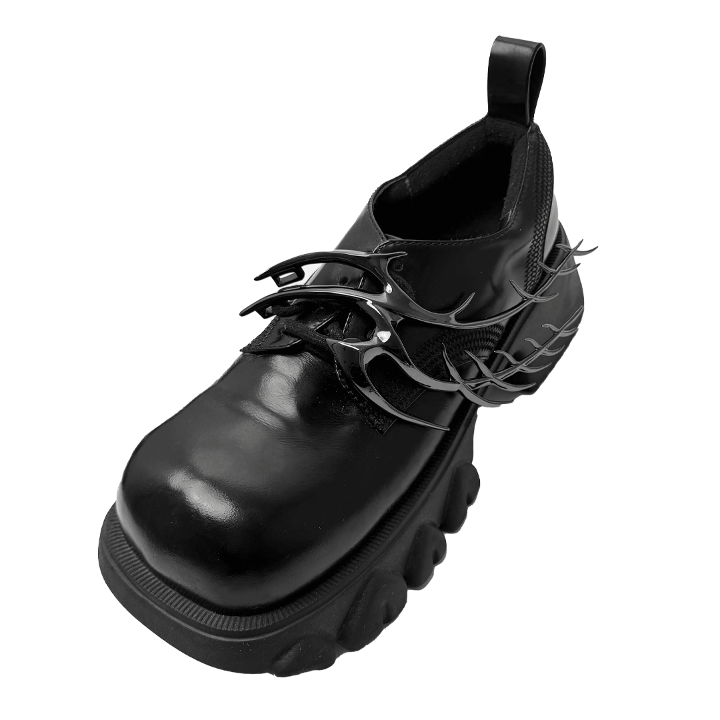 The XTENDED iDENTiTY "Cyber Fin" Shoelry from the Cyber Dream series. A highly detailed, segmented ornament resembling a futuristic mechanical fin with sharp, flowing lines. Available finishes include Shadow Black, Liquid Silver, and Molten Gold, displayed together.