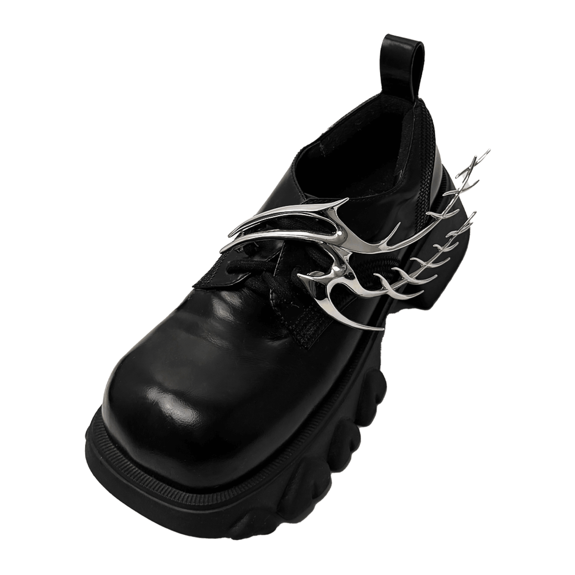 The XTENDED iDENTiTY "Cyber Fin" Shoelry from the Cyber Dream series. A highly detailed, segmented ornament resembling a futuristic mechanical fin with sharp, flowing lines. Available finishes include Shadow Black, Liquid Silver, and Molten Gold, displayed together.