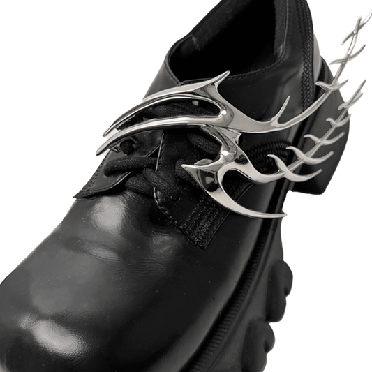 The XTENDED iDENTiTY "Cyber Fin" Shoelry from the Cyber Dream series. A highly detailed, segmented ornament resembling a futuristic mechanical fin with sharp, flowing lines. Available finishes include Shadow Black, Liquid Silver, and Molten Gold, displayed together.