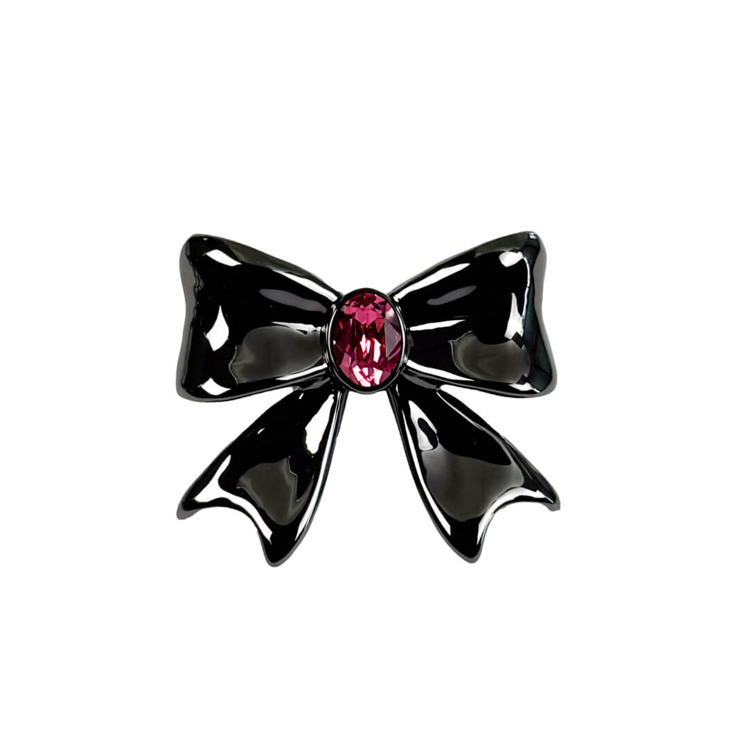 Add a touch of luxury with the Gem Bow Ring featuring a delicate bow design adorned with Swarovski crystals. A luxury ring that combines elegance and sparkle.