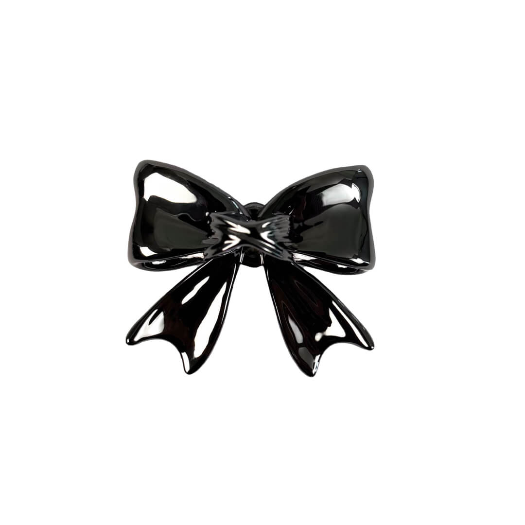 Add a touch of luxury with the Gem Bow Ring featuring a delicate bow design adorned with Swarovski crystals. A luxury ring that combines elegance and sparkle.