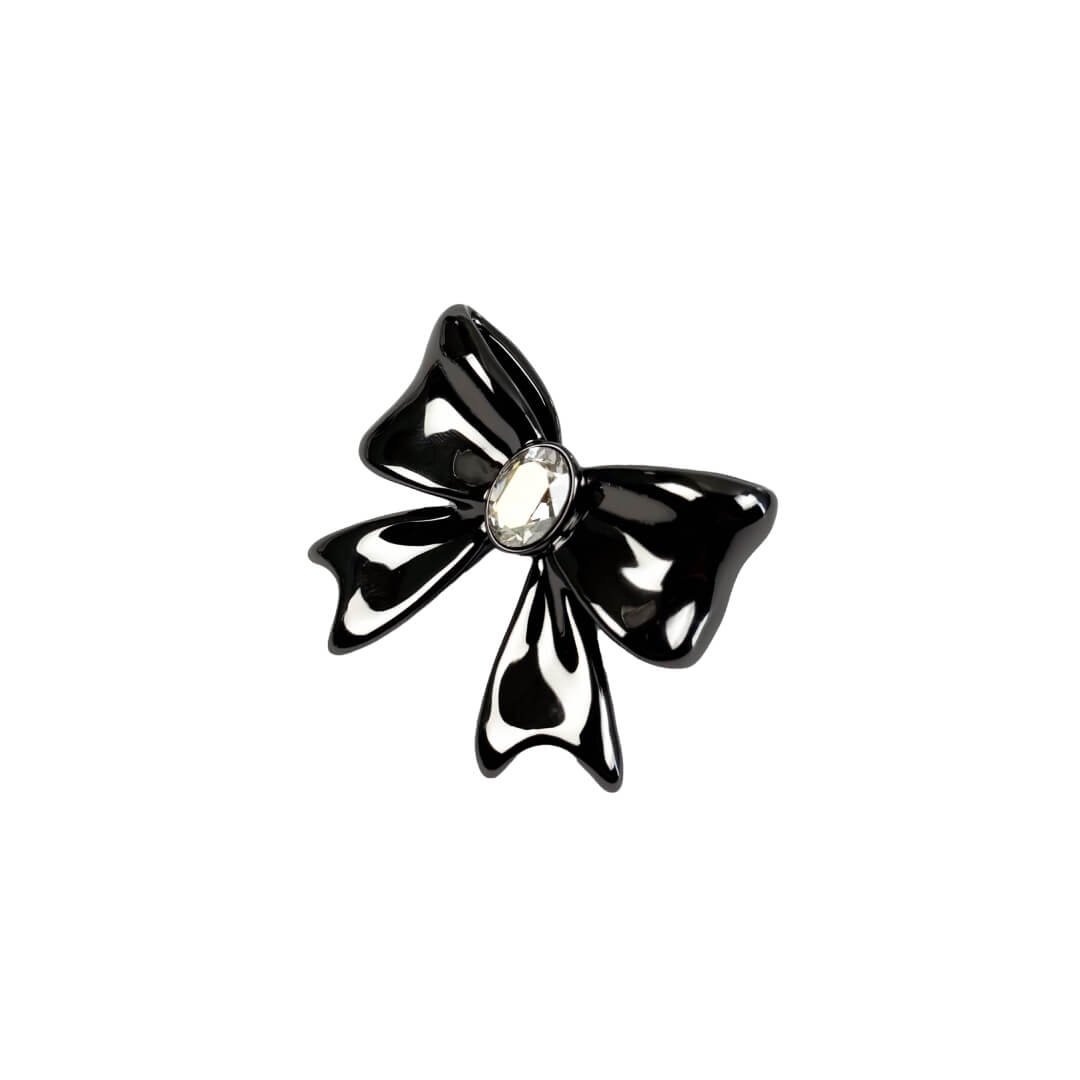 Add a touch of luxury with the Gem Bow Ring featuring a delicate bow design adorned with Swarovski crystals. A luxury ring that combines elegance and sparkle.