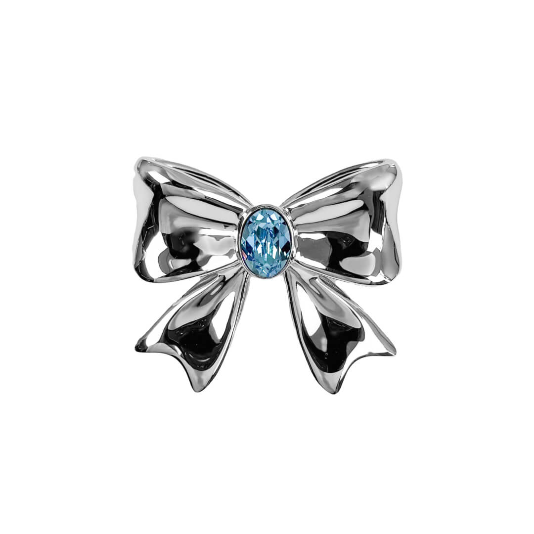 Add a touch of luxury with the Gem Bow Ring featuring a delicate bow design adorned with Swarovski crystals. A luxury ring that combines elegance and sparkle.