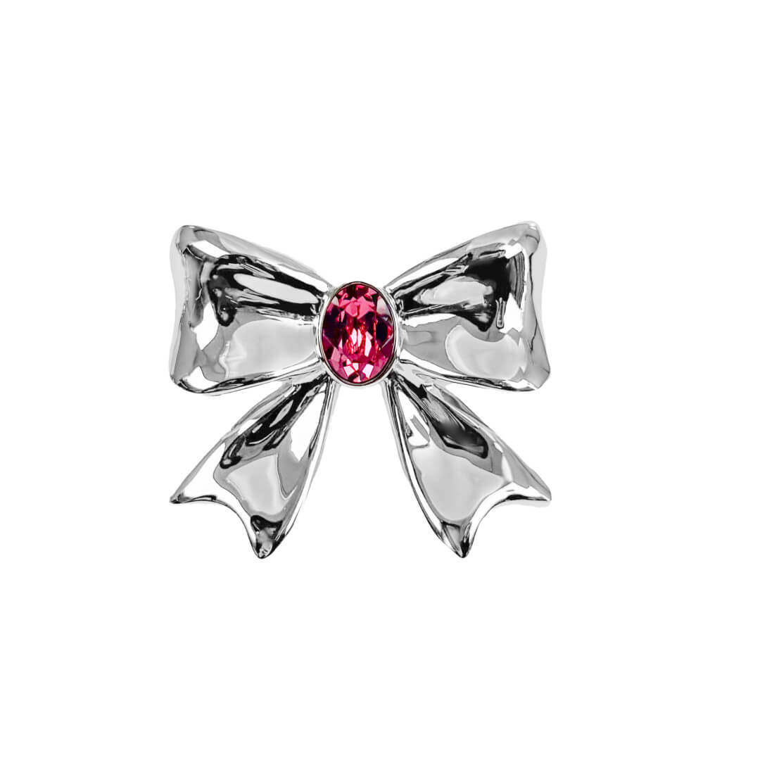 Add a touch of luxury with the Gem Bow Ring featuring a delicate bow design adorned with Swarovski crystals. A luxury ring that combines elegance and sparkle.