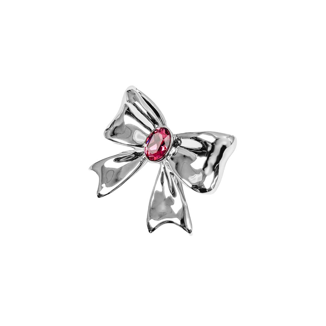 Add a touch of luxury with the Gem Bow Ring featuring a delicate bow design adorned with Swarovski crystals. A luxury ring that combines elegance and sparkle.