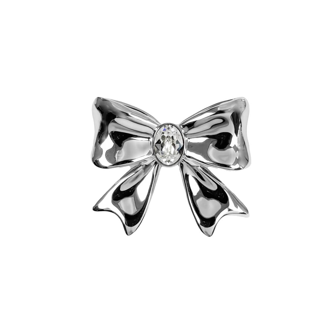 Add a touch of luxury with the Gem Bow Ring featuring a delicate bow design adorned with Swarovski crystals. A luxury ring that combines elegance and sparkle.