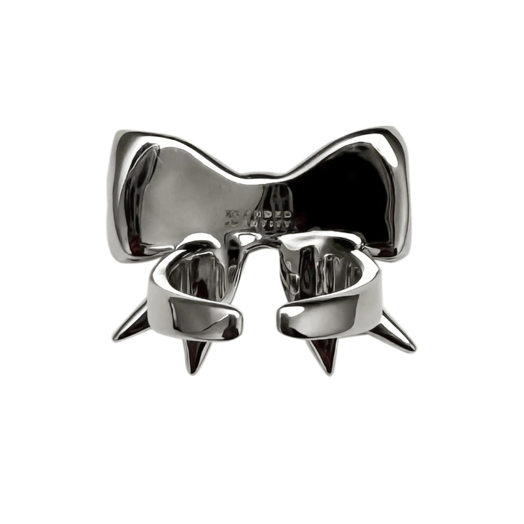 Stylish ribbon-shaped ring in silver and black with a pink Swarovski crystal accent.
