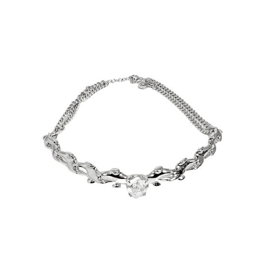 A spine-inspired choker with bold, sculptural curves. The SPiNE BONE COLLAR blends gothic edge with modern elegance, perfect for those who love luxury, unconventional jewelry.