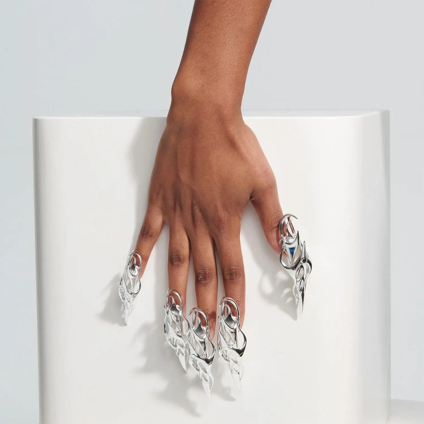 CLAW NAiLS