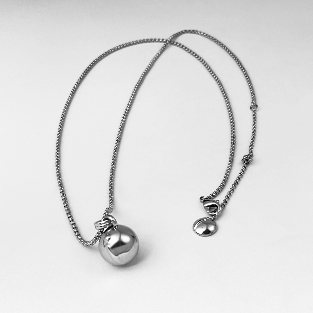 BALL SWEATER NECKLACE