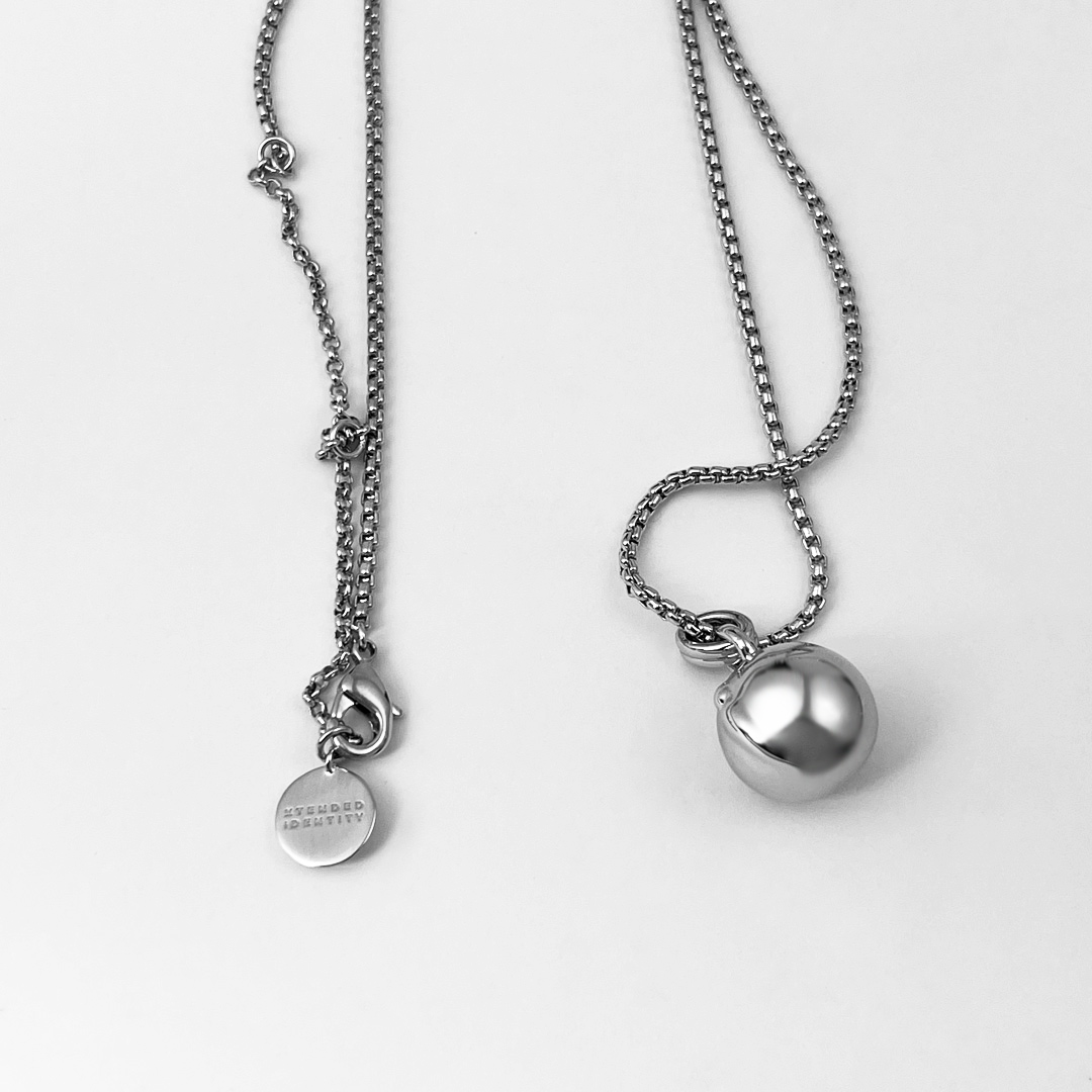 BALL SWEATER NECKLACE