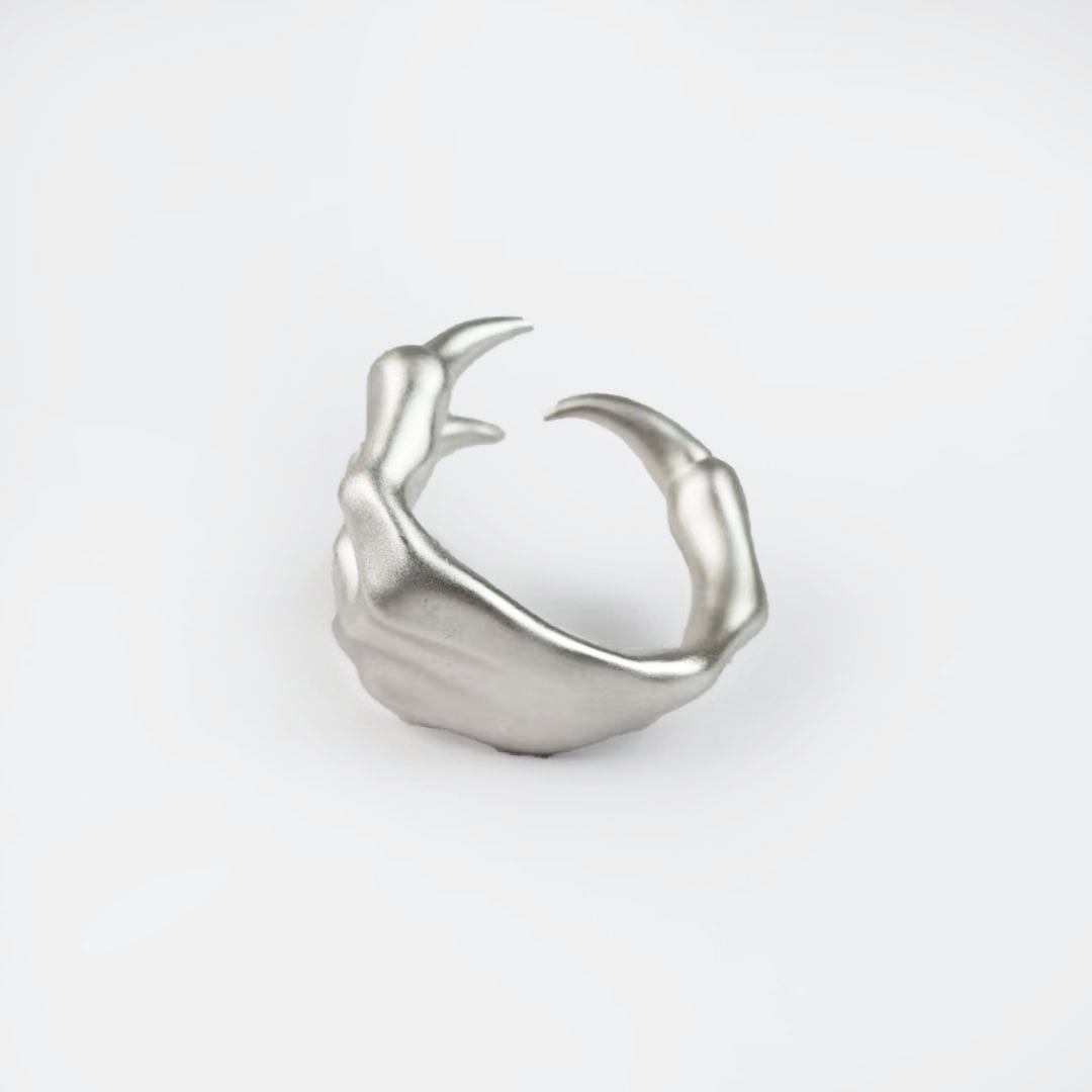 SKELETON HAND RiNG