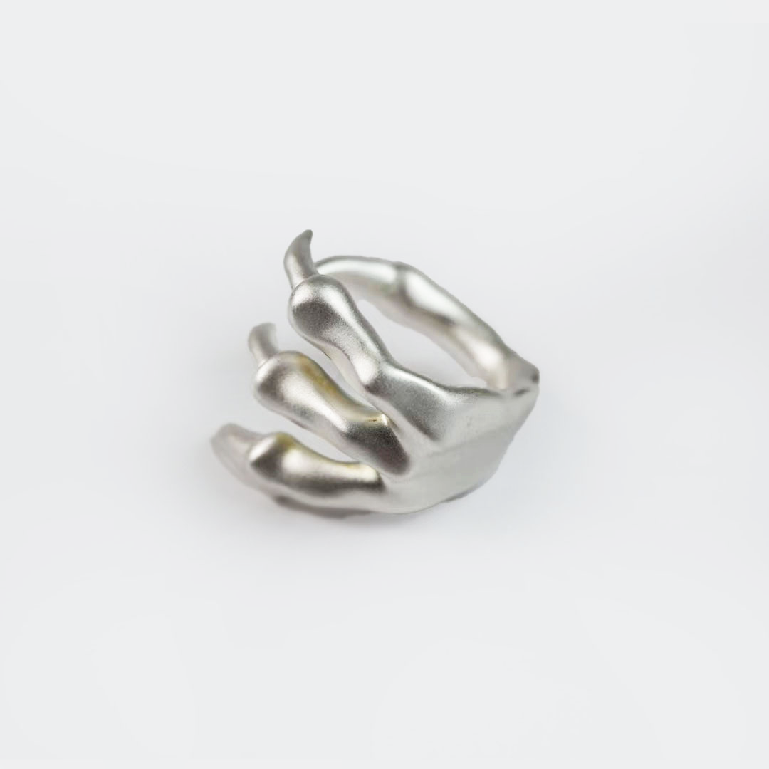 SKELETON HAND RiNG