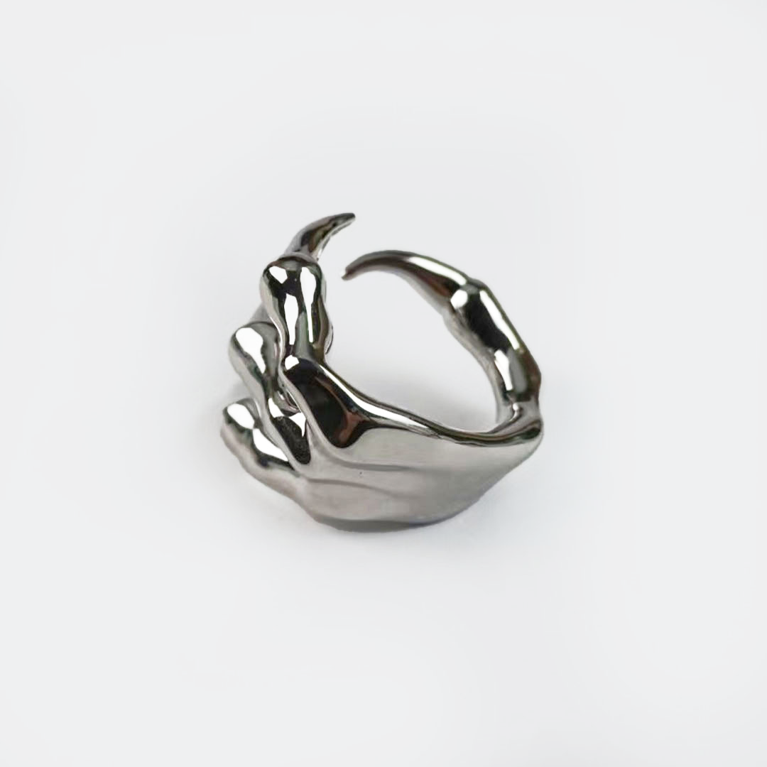 SKELETON HAND RiNG