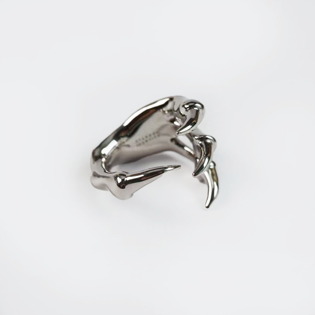 SKELETON HAND RiNG