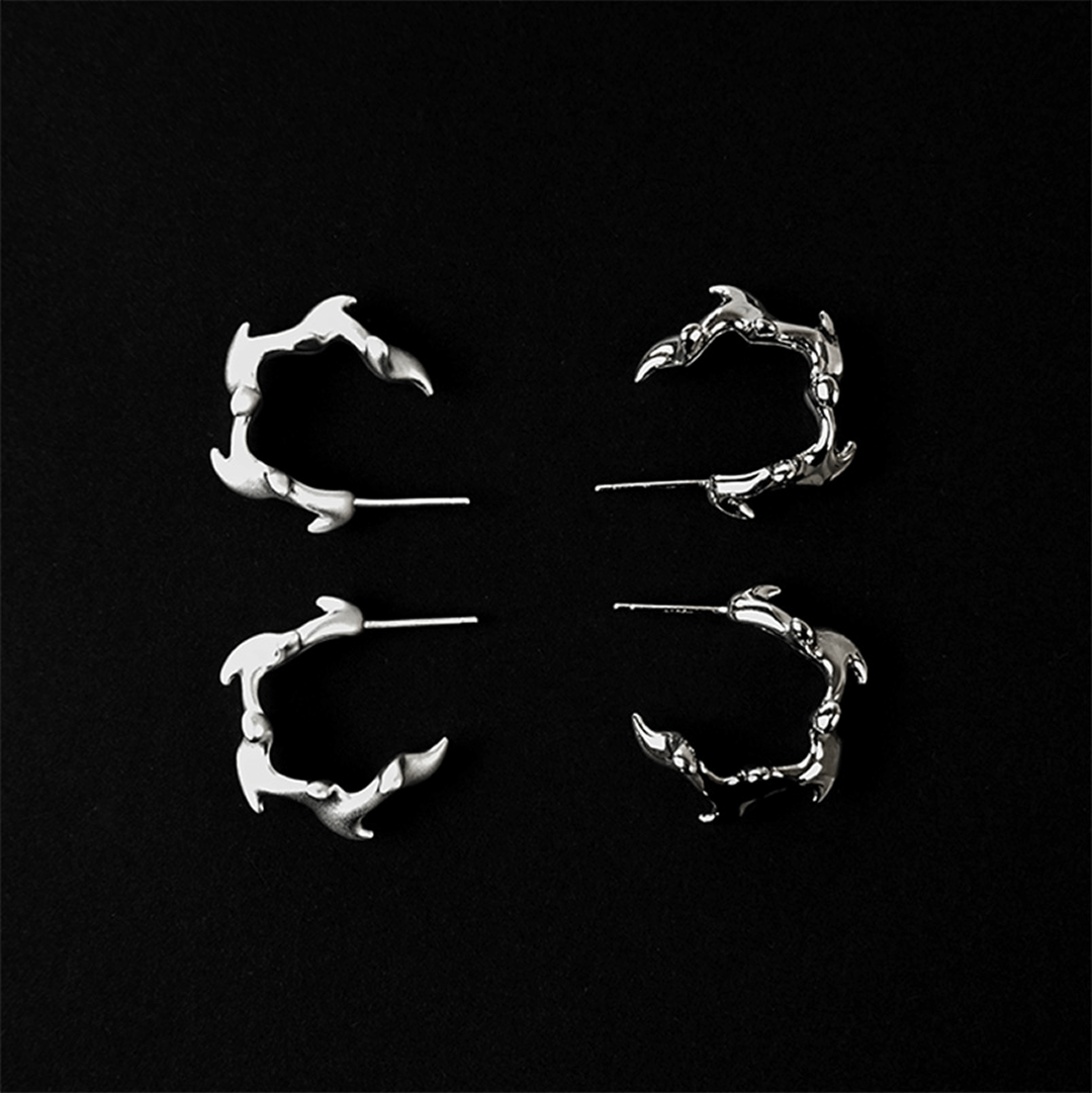 HOLLOW BONE STUD EARRiNGS