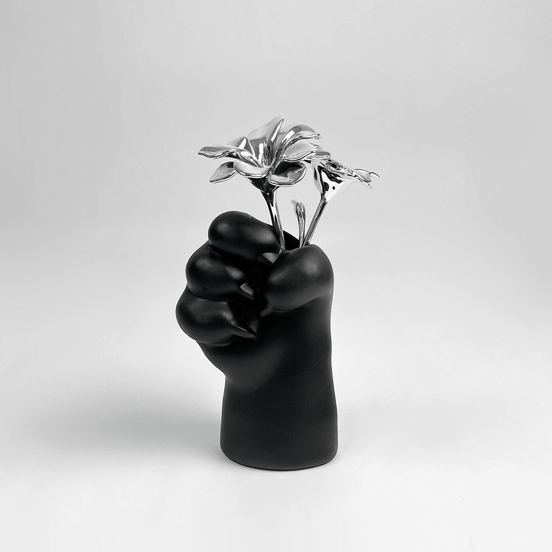 CAT PAW GRiP VASE